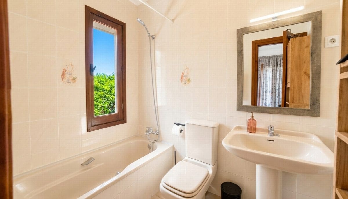 3 bedroom Villa for sale in Mijas Golf with pool - € 425,000 (Ref: 10013061)