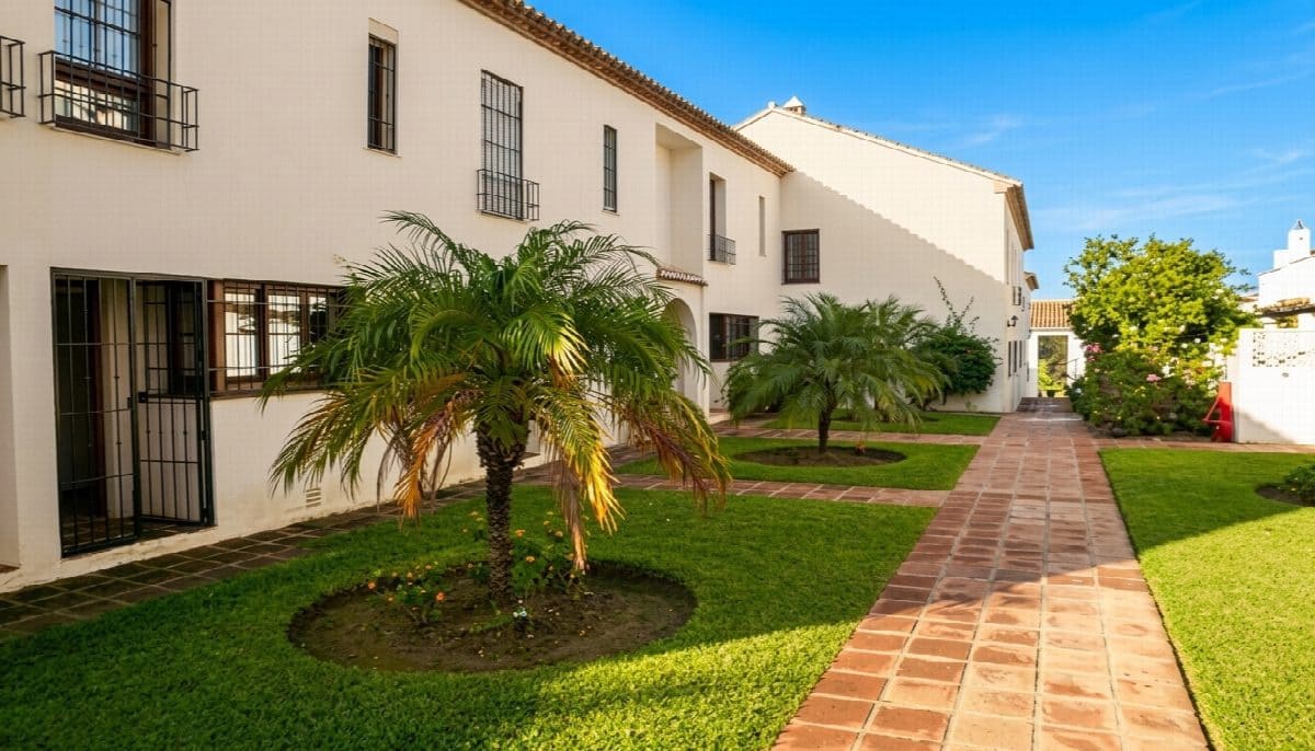 3 bedroom Villa for sale in Mijas Golf with pool - € 425,000 (Ref: 10013061)