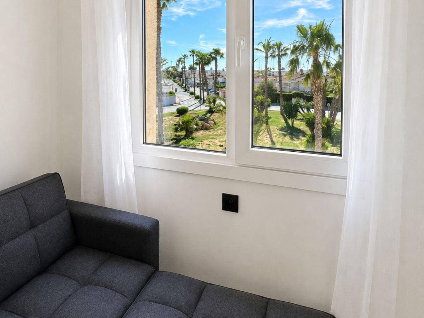 Bungalow de 3 habitaciones en Torrevieja en venta con piscina - 212.000 € (Ref: 10015265)