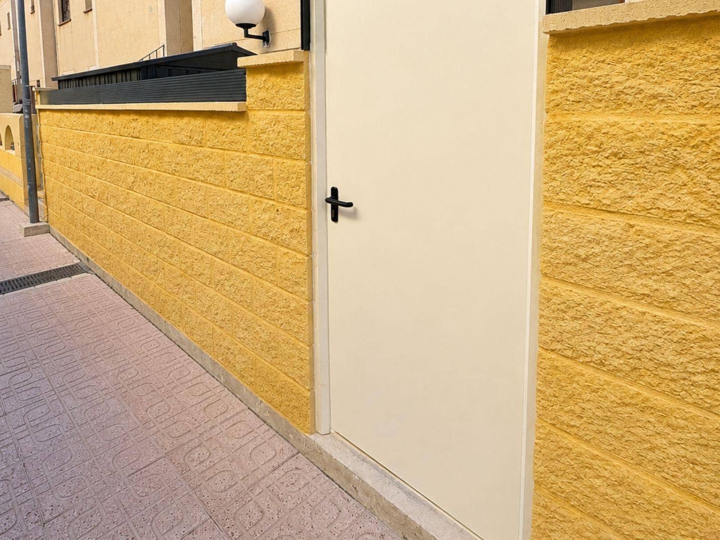 Bungalow de 3 habitaciones en Torrevieja en venta con piscina - 212.000 € (Ref: 10015265)
