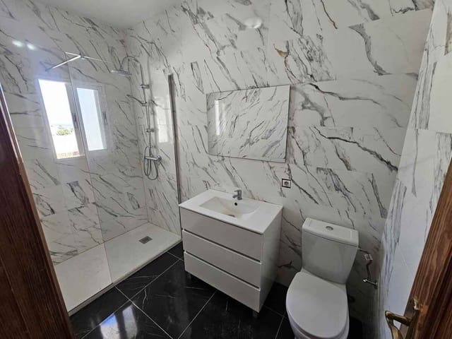 3 slaapkamer Huis te koop in Manilva Pueblo, Manilva met zwembad - € 215.000 (Ref: 10015266)