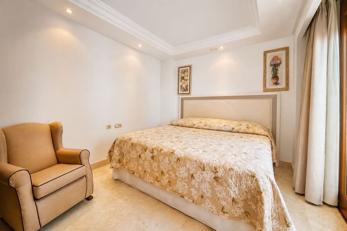 3 sypialnia Apartament na sprzedaż w Estepona z basenem - 1 100 000 € (Ref: 10017251)