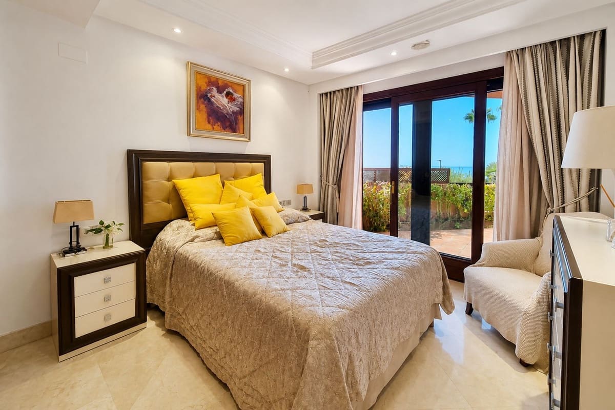 3 sypialnia Apartament na sprzedaż w Estepona z basenem - 1 100 000 € (Ref: 10017251)