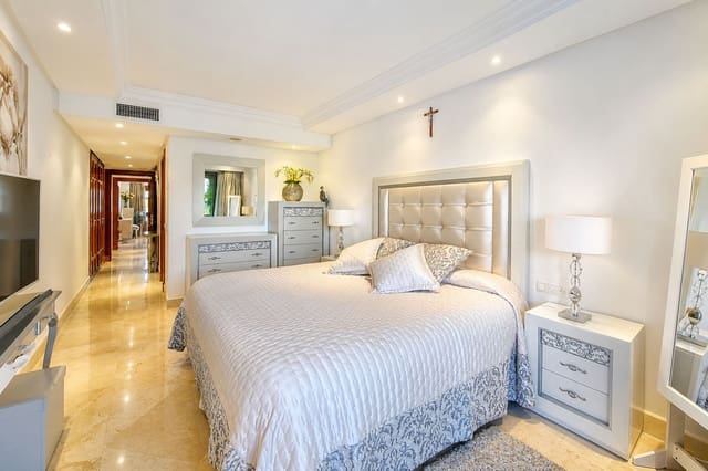 2 soverom Leilighet til salgs i Puerto de Estepona, Estepona med svømmebasseng - € 750 000 (Ref: 10017252)