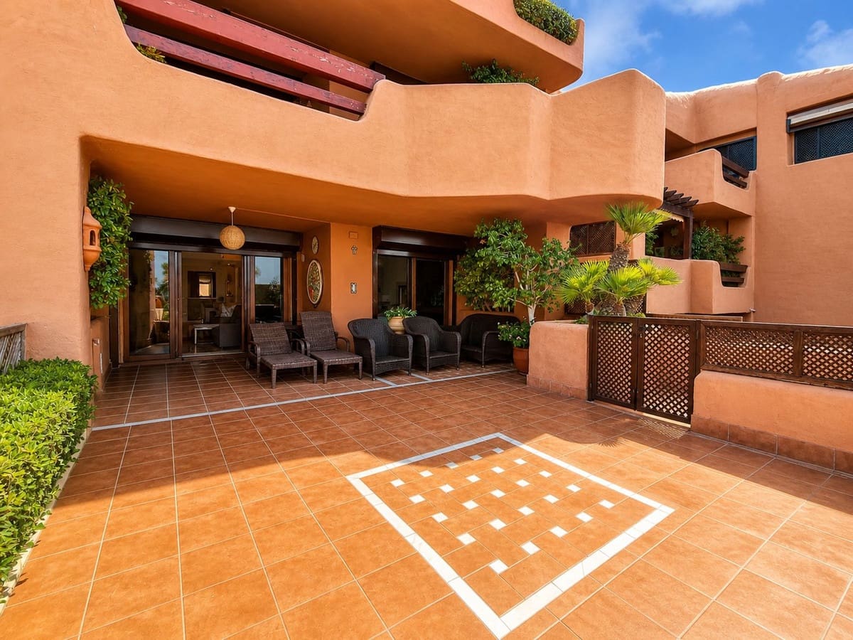 2 soverom Leilighet til salgs i Estepona med svømmebasseng - € 750 000 (Ref: 10017252)
