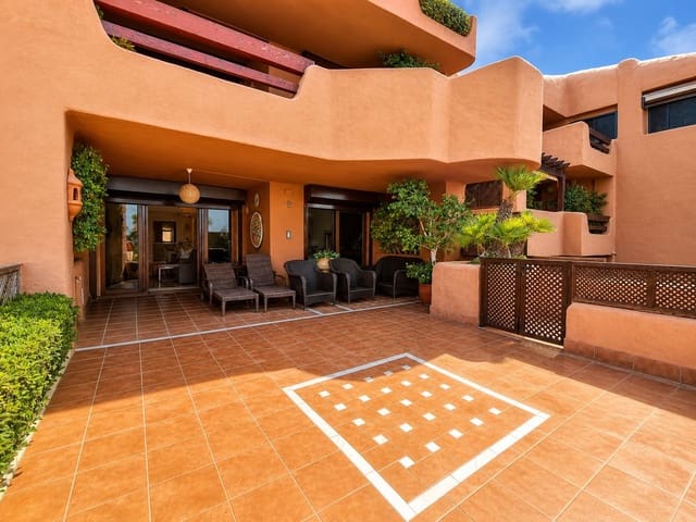 2 soverom Leilighet til salgs i Puerto de Estepona, Estepona med svømmebasseng - € 750 000 (Ref: 10017252)