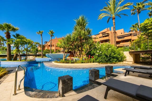 2 soverom Leilighet til salgs i Puerto de Estepona, Estepona med svømmebasseng - € 750 000 (Ref: 10017252)