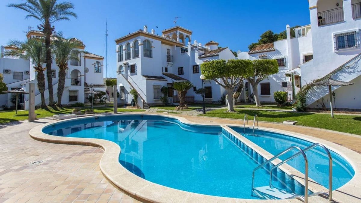 3 sovrum Lägenhet till salu i Playa Flamenca med pool garage - 330 000 € (Ref: 10017253)
