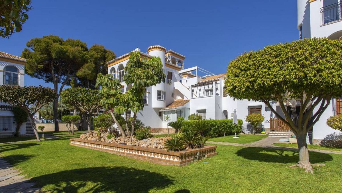 3 sovrum Lägenhet till salu i Playa Flamenca med pool garage - 330 000 € (Ref: 10017253)