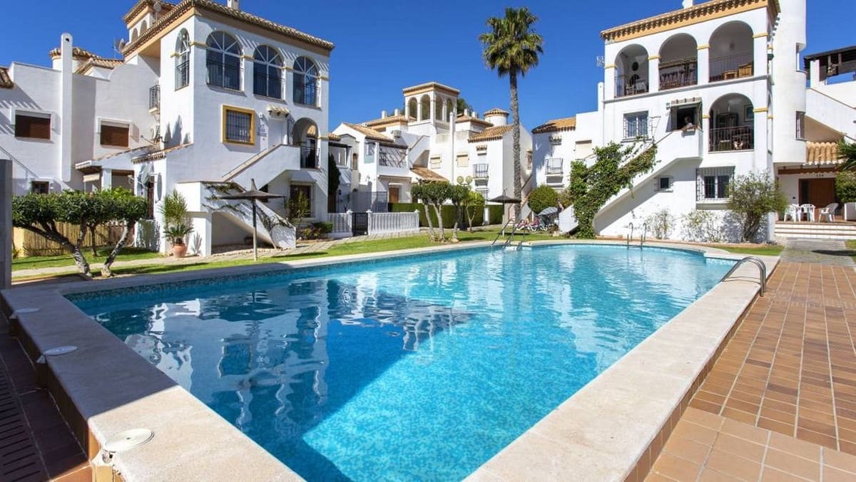 3 sovrum Lägenhet till salu i Playa Flamenca med pool garage - 330 000 € (Ref: 10017253)