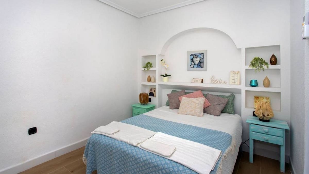 3 sovrum Lägenhet till salu i Playa Flamenca med pool garage - 330 000 € (Ref: 10017253)