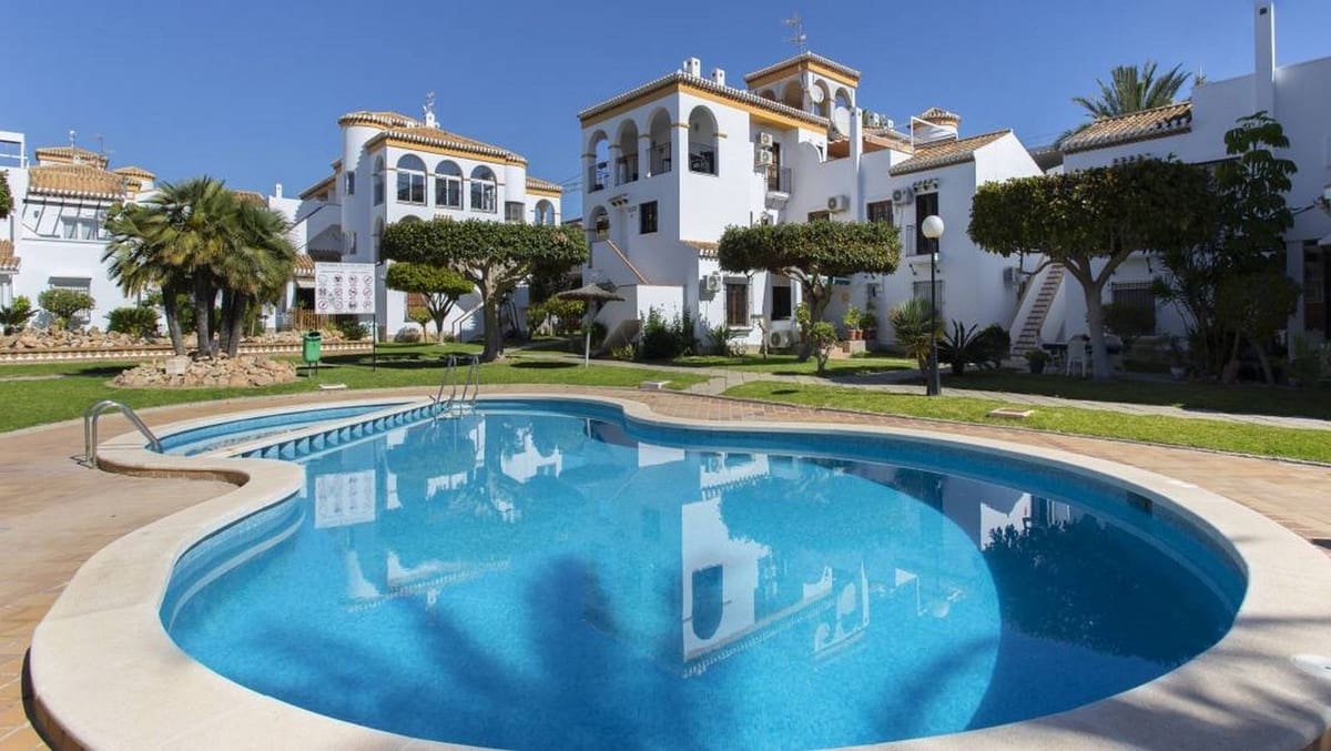 3 sovrum Lägenhet till salu i Playa Flamenca med pool garage - 330 000 € (Ref: 10017253)