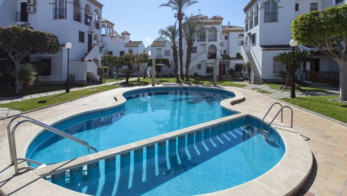 3 sovrum Lägenhet till salu i Playa Flamenca med pool garage - 330 000 € (Ref: 10017253)