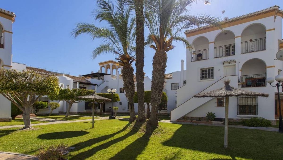 3 sovrum Lägenhet till salu i Playa Flamenca med pool garage - 330 000 € (Ref: 10017253)