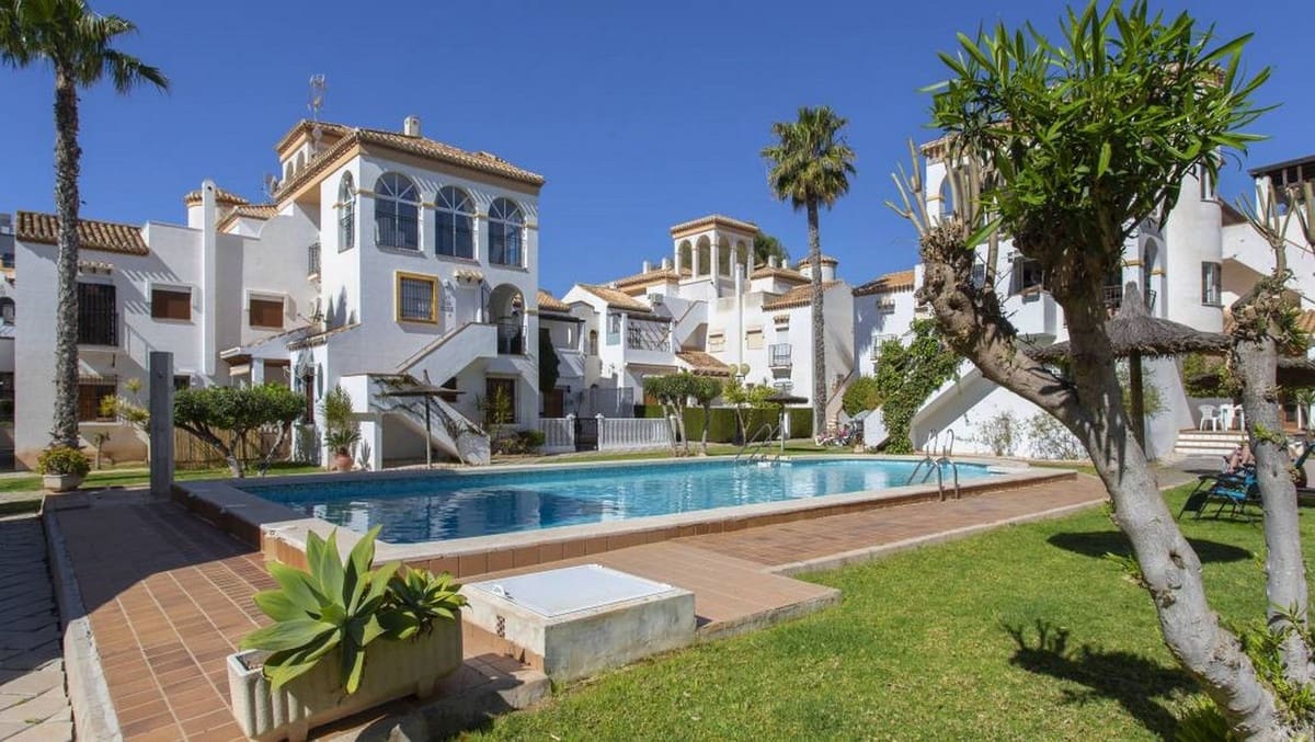 3 sovrum Lägenhet till salu i Playa Flamenca med pool garage - 330 000 € (Ref: 10017253)