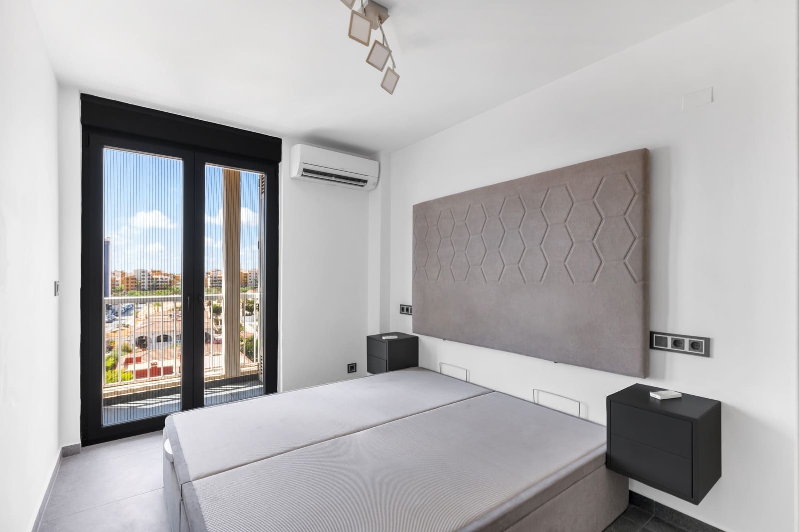 1 bedroom Apartment for sale in Torrevieja with garage - € 245,000 (Ref: 10017254)