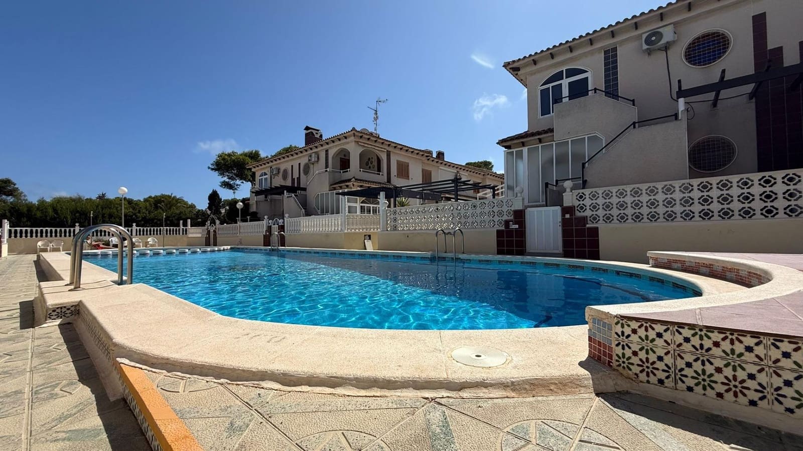 2 soveværelse Bungalow til salg i Torrevieja med swimmingpool - € 153.900 (Ref: 10018344)