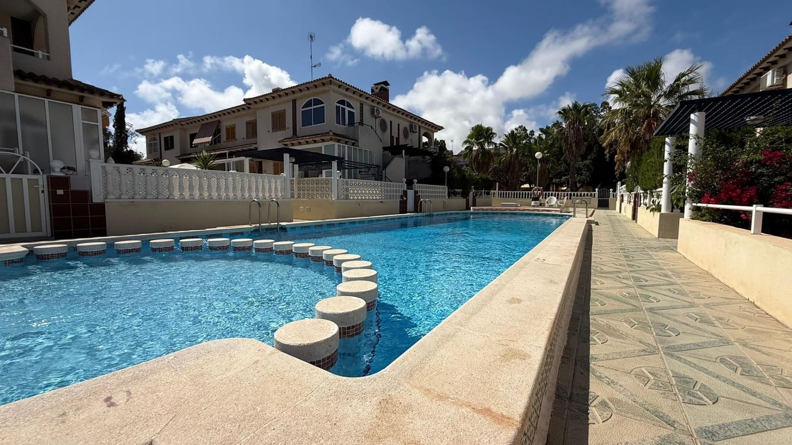 2 soveværelse Bungalow til salg i Torrevieja med swimmingpool - € 153.900 (Ref: 10018344)