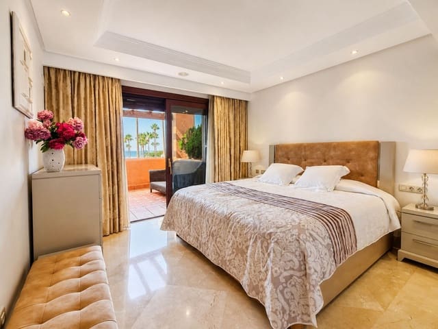 Apartamento de 3 habitaciones en Zona Calvario, Estepona en venta con piscina - 1.100.000 € (Ref: 10020400)