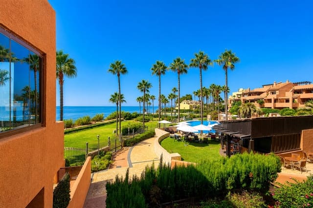 Apartamento de 3 habitaciones en Zona Calvario, Estepona en venta con piscina - 1.100.000 € (Ref: 10020400)
