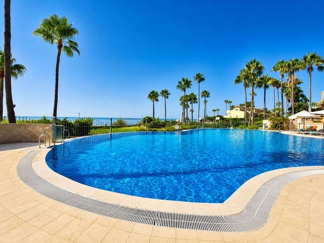 Apartamento de 3 habitaciones en Zona Calvario, Estepona en venta con piscina - 1.100.000 € (Ref: 10020400)