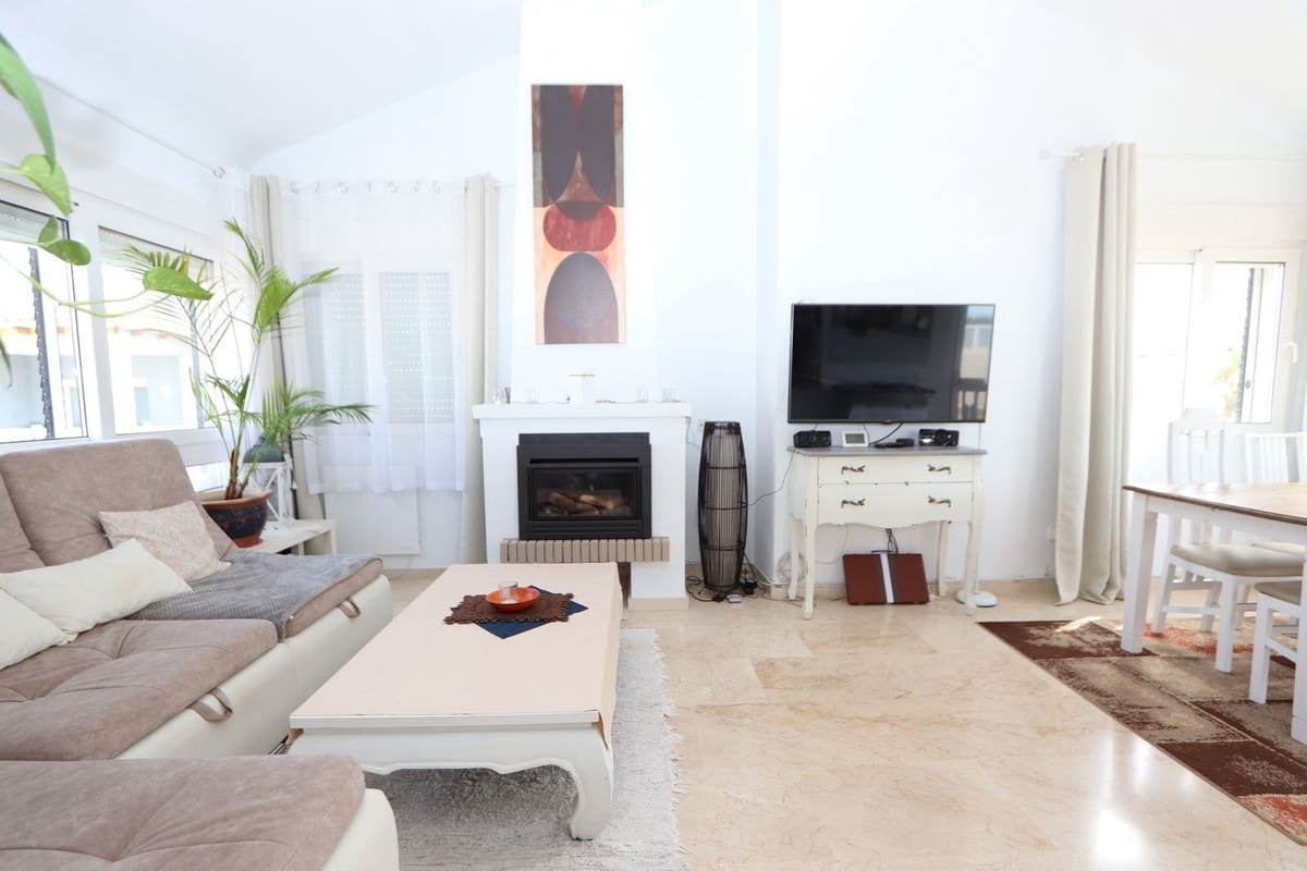 Chalet de 3 habitaciones en Villamartin en venta con piscina garaje - 349.990 € (Ref: 10020413)
