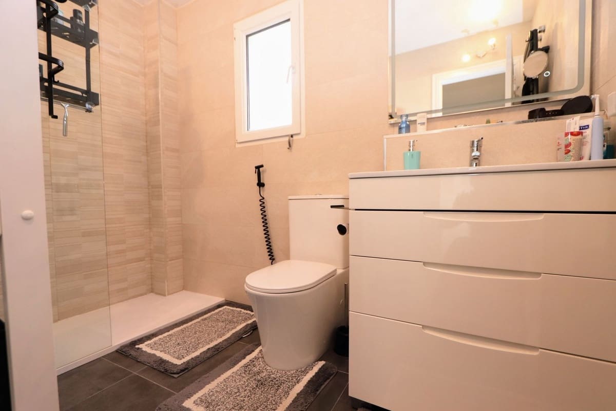 Chalet de 3 habitaciones en Villamartin en venta con piscina garaje - 349.990 € (Ref: 10020413)