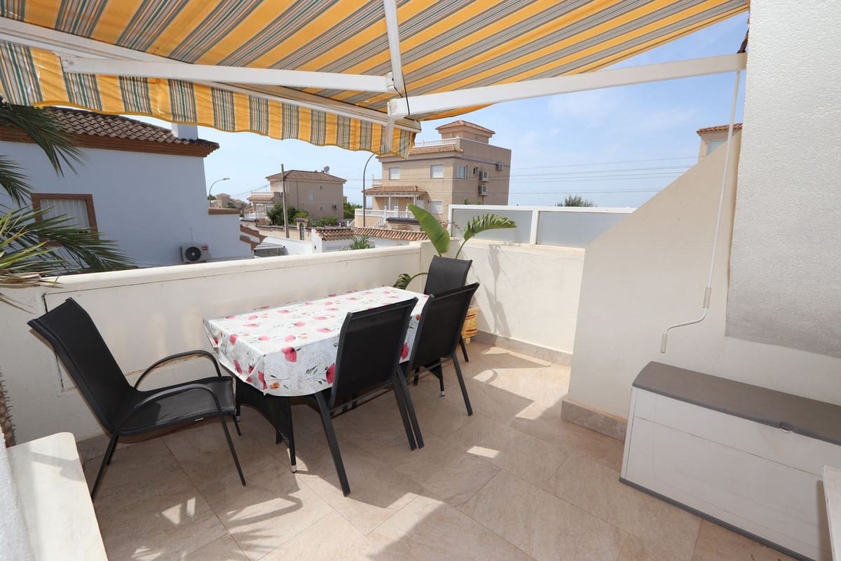 Chalet de 3 habitaciones en Villamartin en venta con piscina garaje - 349.990 € (Ref: 10020413)