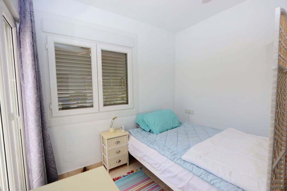 Chalet de 3 habitaciones en Villamartin en venta con piscina garaje - 349.990 € (Ref: 10020413)