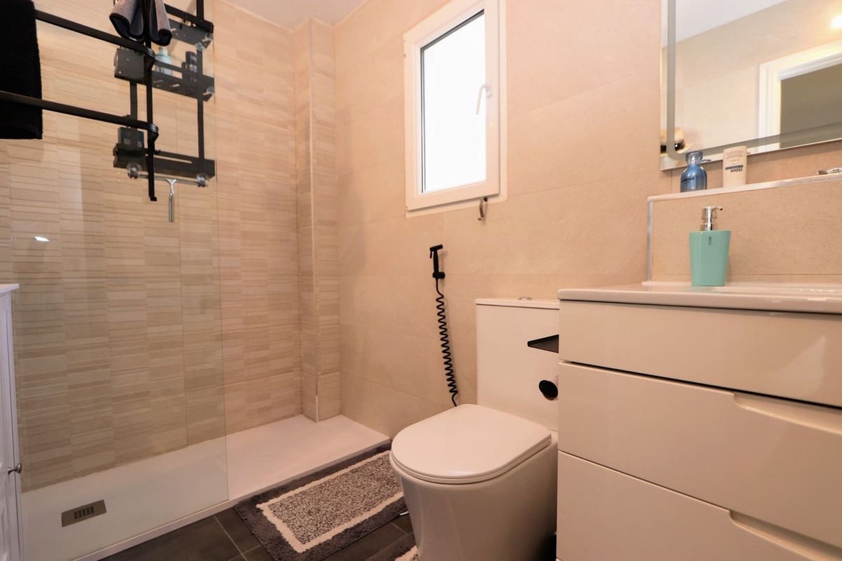 Chalet de 3 habitaciones en Villamartin en venta con piscina garaje - 349.990 € (Ref: 10020413)