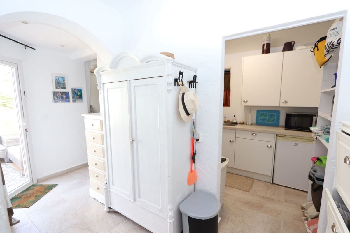 Chalet de 3 habitaciones en Villamartin en venta con piscina garaje - 349.990 € (Ref: 10020413)