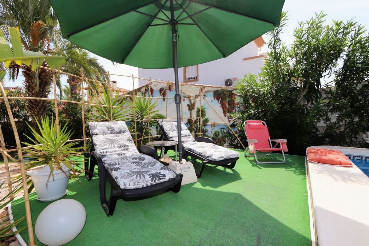 Chalet de 3 habitaciones en Villamartin en venta con piscina garaje - 349.990 € (Ref: 10020413)