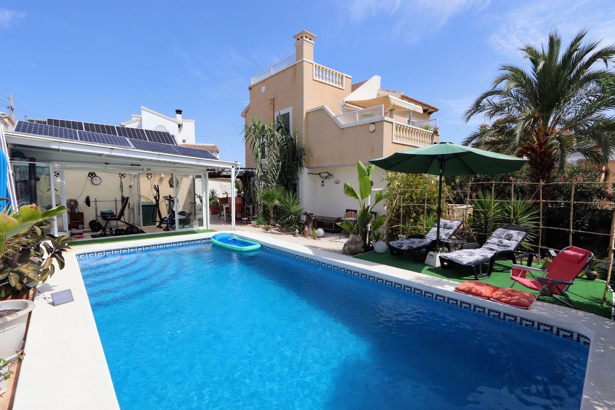 Chalet de 3 habitaciones en Villamartin en venta con piscina garaje - 349.990 € (Ref: 10020413)