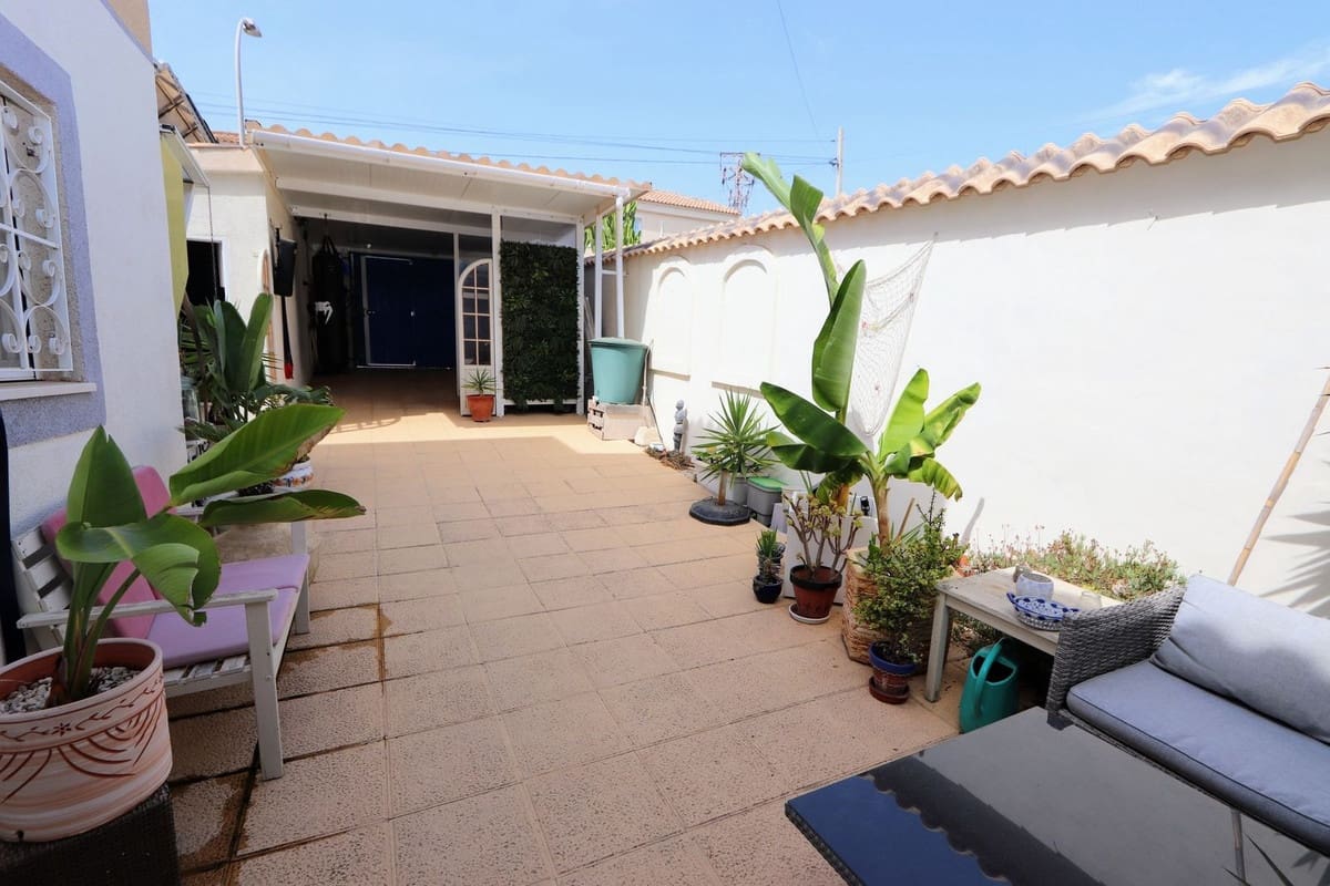 Chalet de 3 habitaciones en Villamartin en venta con piscina garaje - 349.990 € (Ref: 10020413)