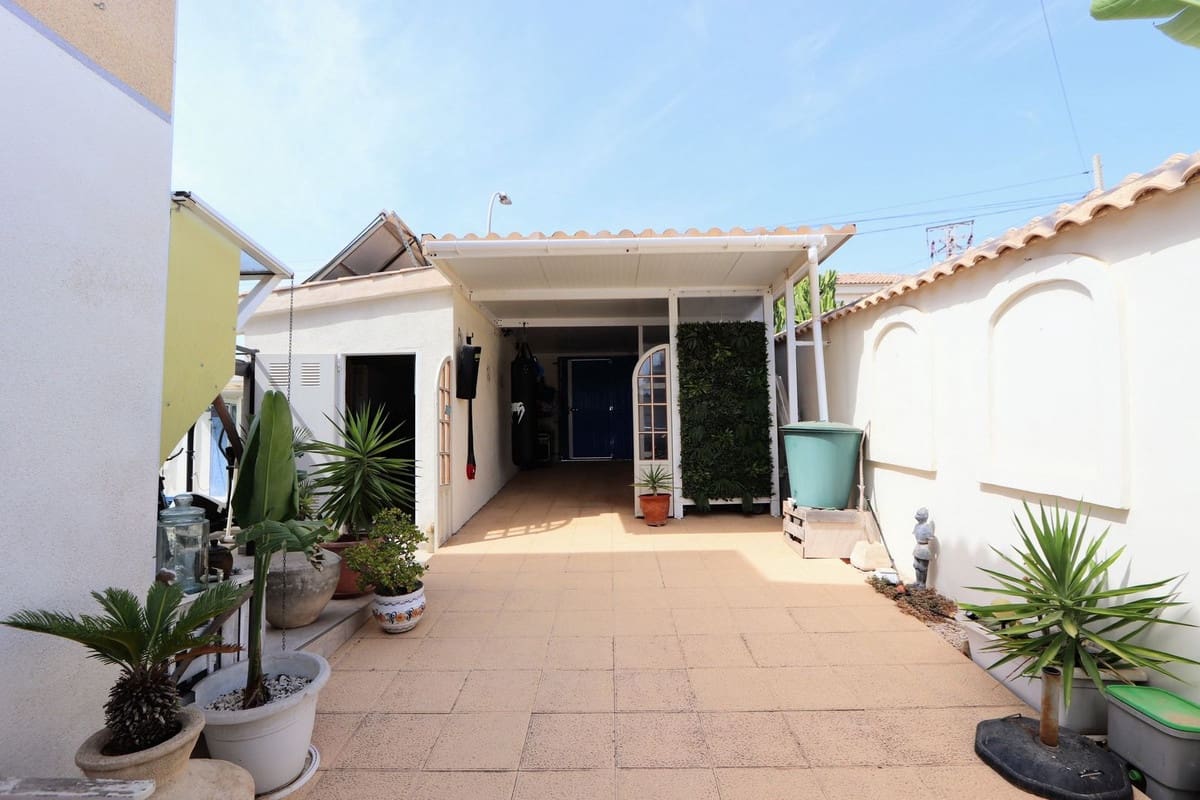Chalet de 3 habitaciones en Villamartin en venta con piscina garaje - 349.990 € (Ref: 10020413)