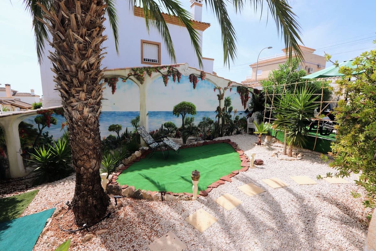 Chalet de 3 habitaciones en Villamartin en venta con piscina garaje - 349.990 € (Ref: 10020413)