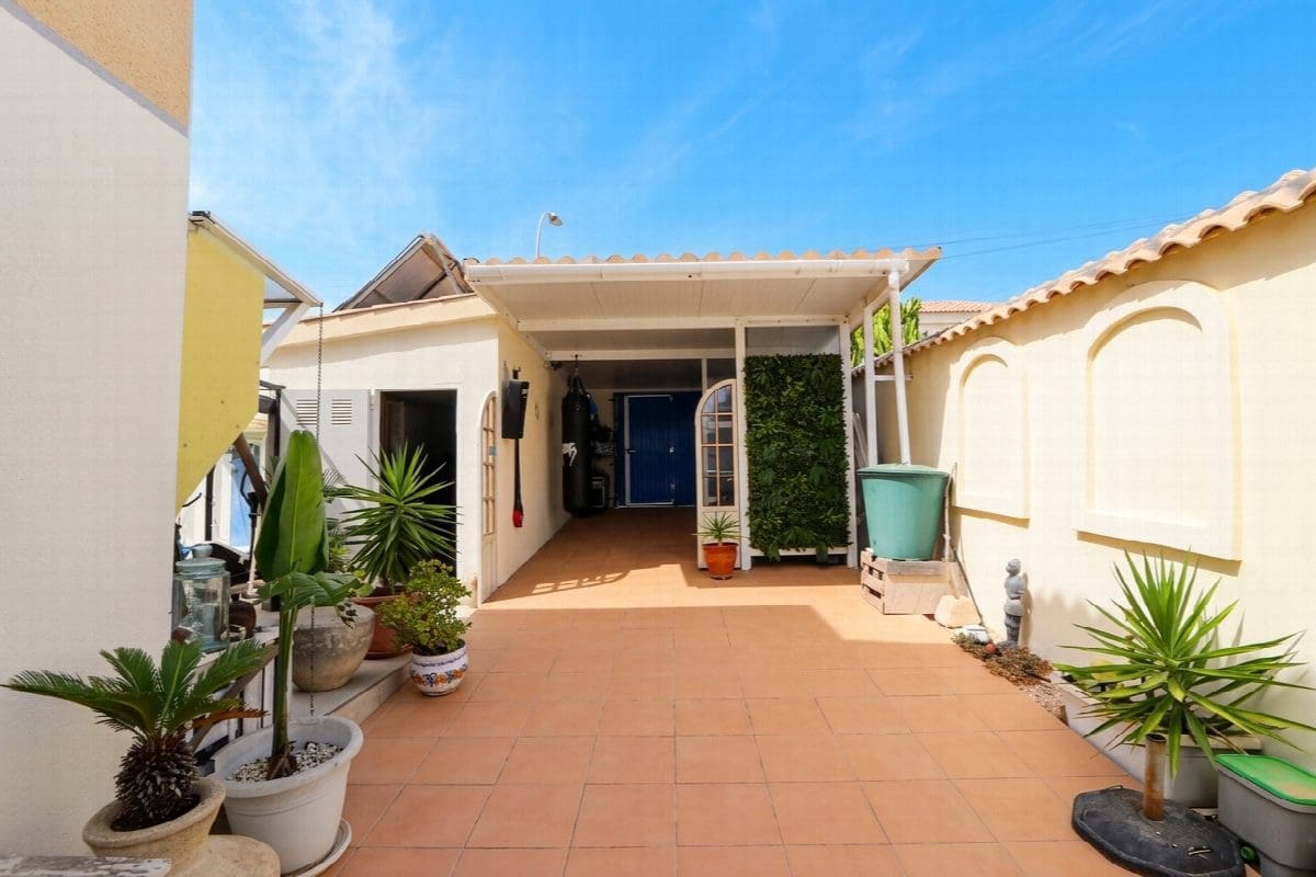 3 bedroom Villa for sale in Orihuela with pool garage - € 349,990 (Ref: 10020413)