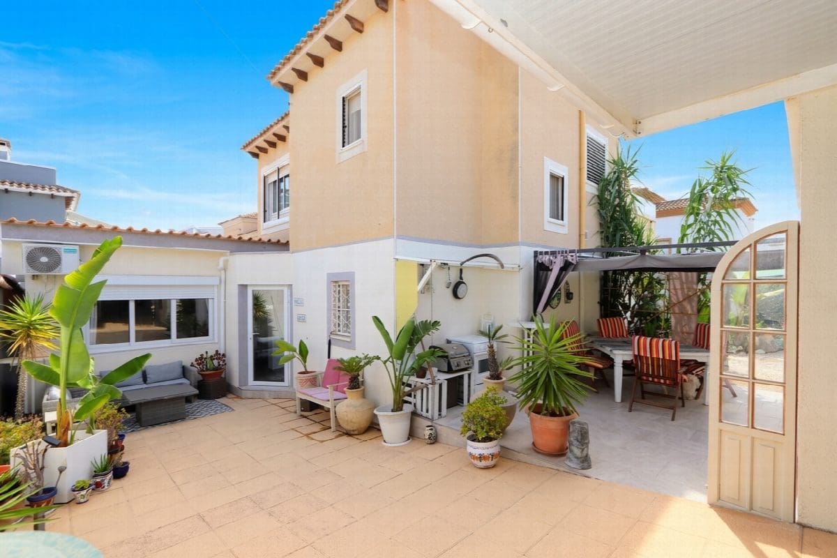 3 bedroom Villa for sale in Orihuela with pool garage - € 349,990 (Ref: 10020413)