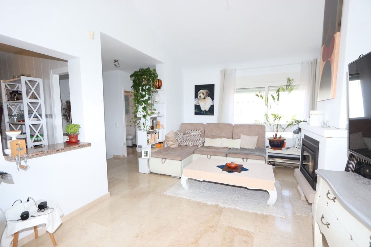 3 slaapkamer Villa te koop in Villamartin met zwembad garage - € 349.990 (Ref: 10020414)