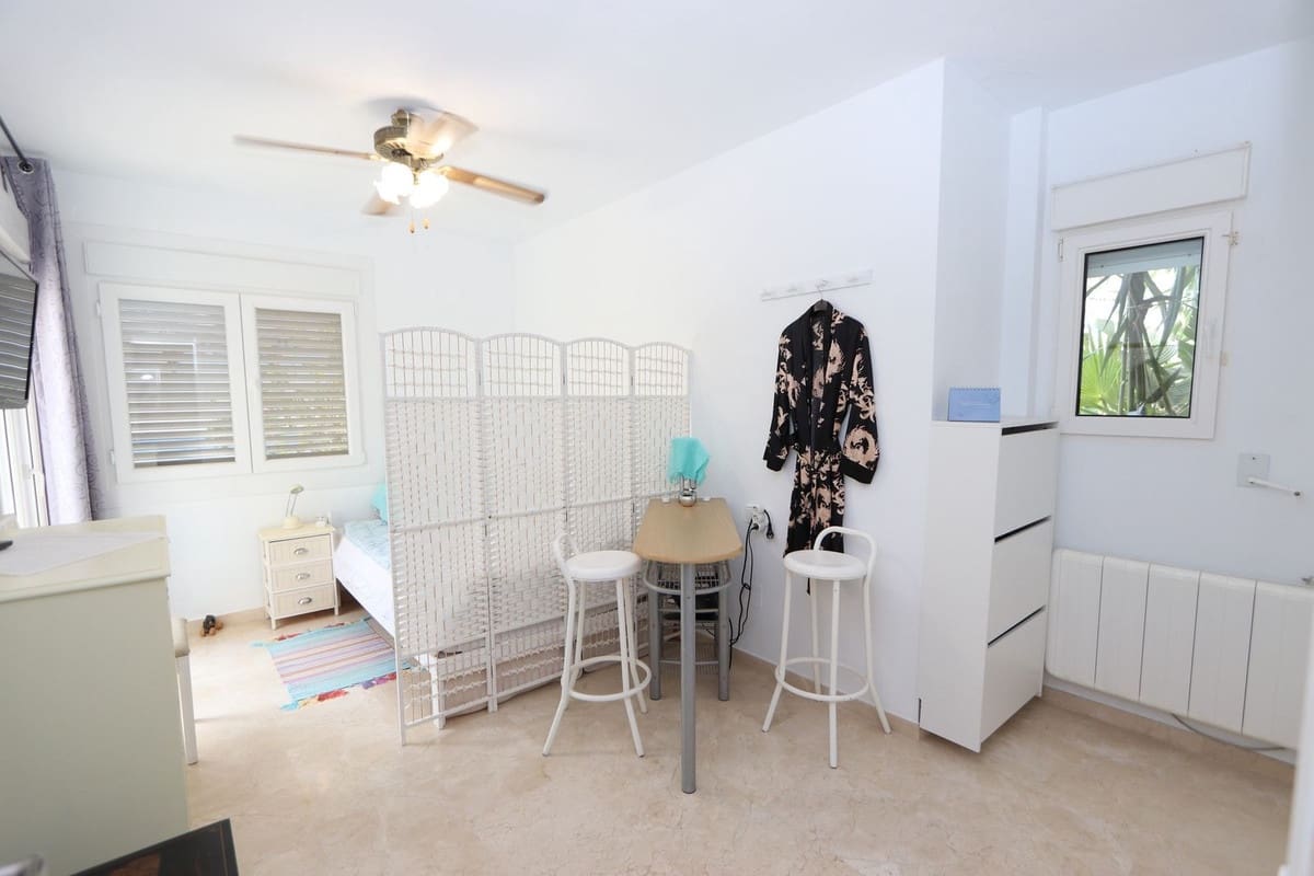 3 slaapkamer Villa te koop in Villamartin met zwembad garage - € 349.990 (Ref: 10020414)