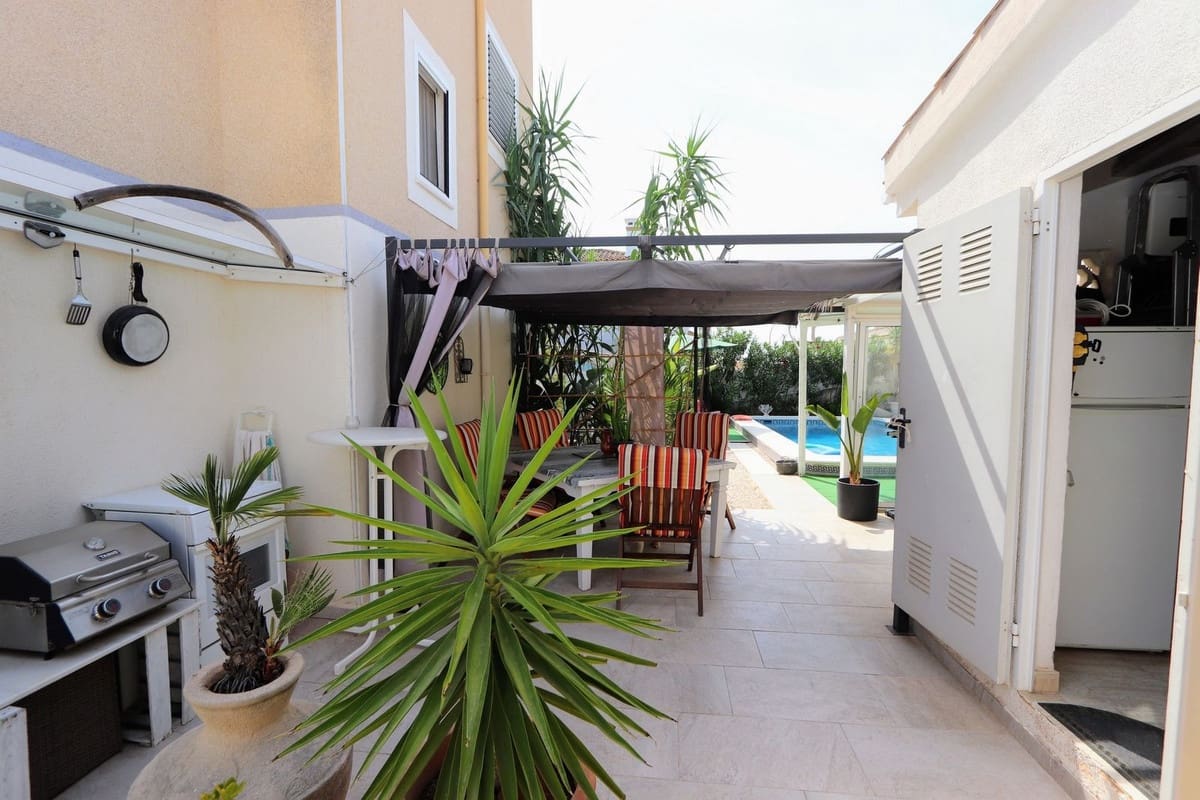 3 slaapkamer Villa te koop in Villamartin met zwembad garage - € 349.990 (Ref: 10020414)