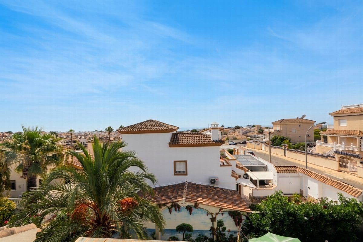 3 bedroom Villa for sale in Alicante / Alacant city with pool garage - € 349,990 (Ref: 10020414)