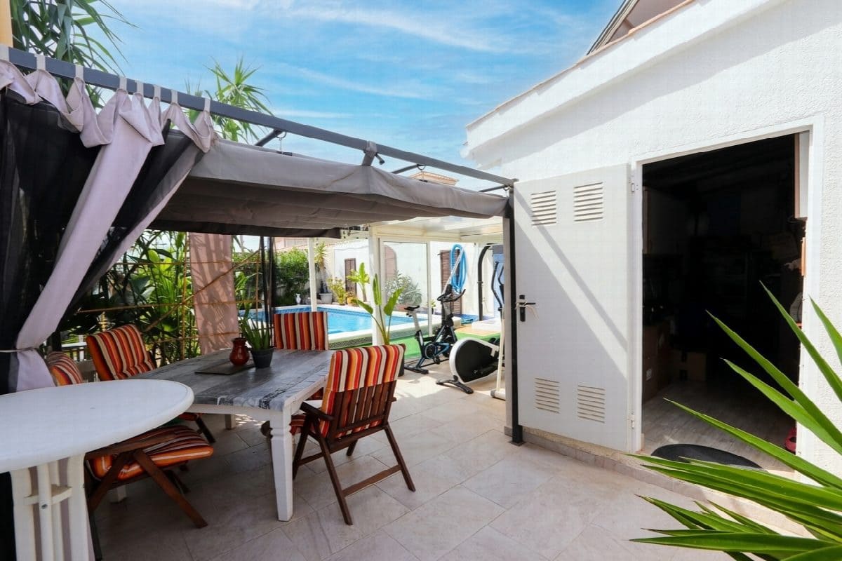 3 bedroom Villa for sale in Alicante / Alacant city with pool garage - € 349,990 (Ref: 10020414)