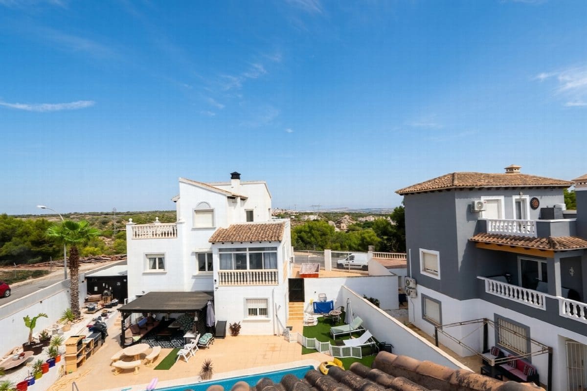 3 bedroom Villa for sale in Alicante / Alacant city with pool garage - € 349,990 (Ref: 10020414)