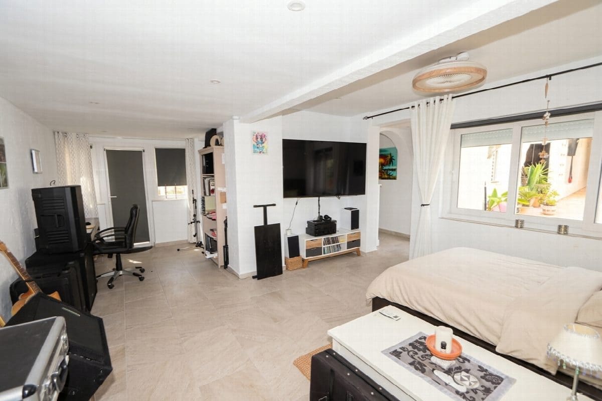 3 bedroom Villa for sale in Alicante / Alacant city with pool garage - € 349,990 (Ref: 10020414)
