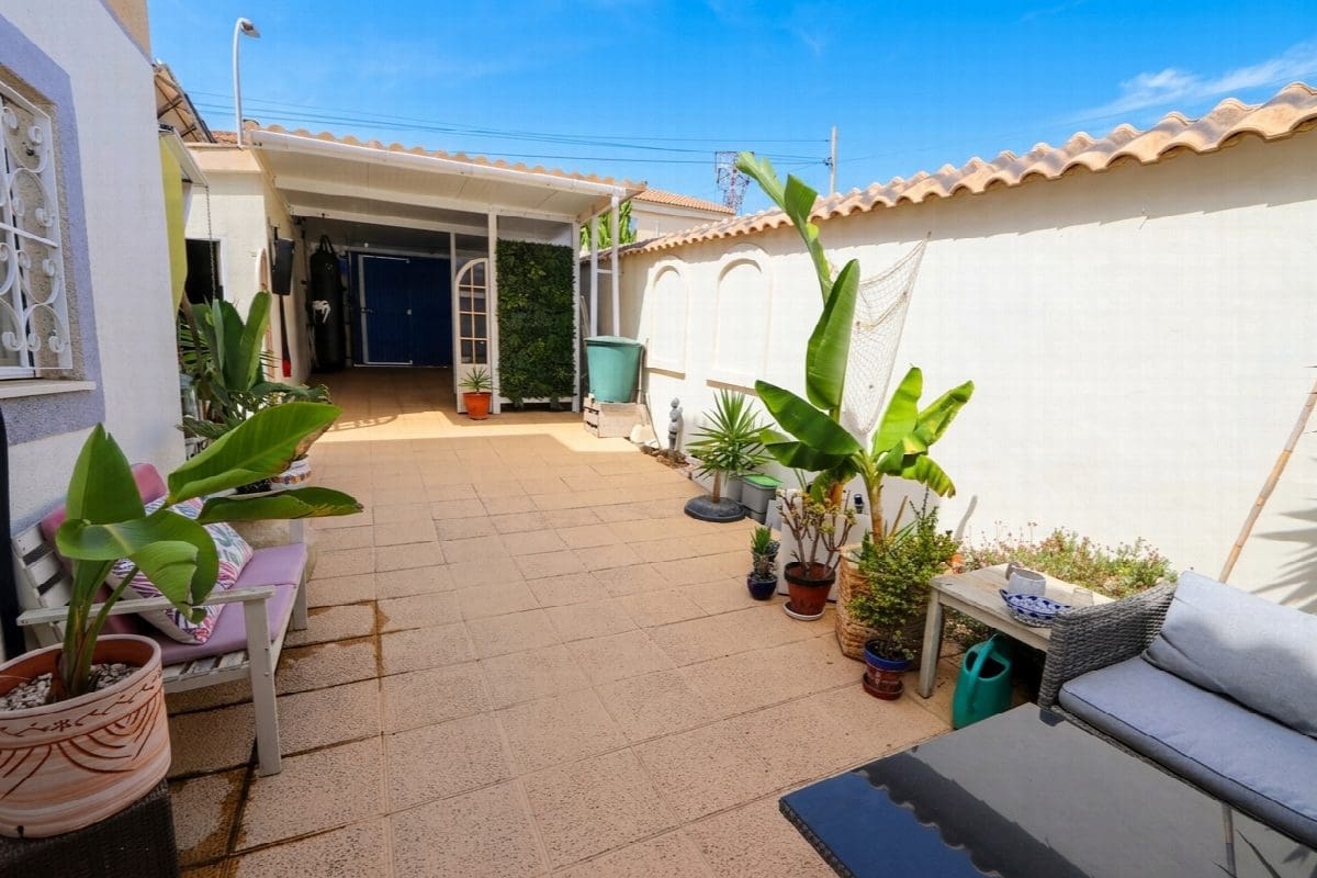 3 bedroom Villa for sale in Alicante / Alacant city with pool garage - € 349,990 (Ref: 10020414)