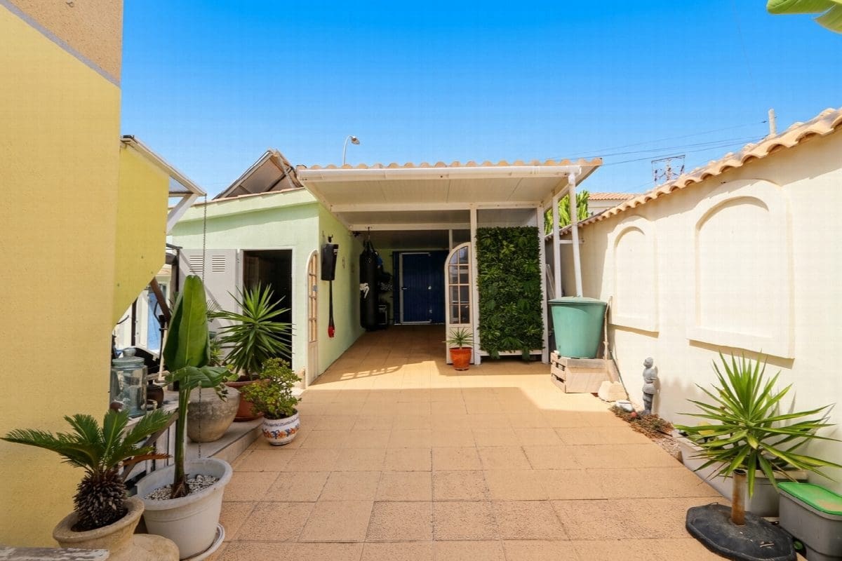 3 bedroom Villa for sale in Alicante / Alacant city with pool garage - € 349,990 (Ref: 10020414)