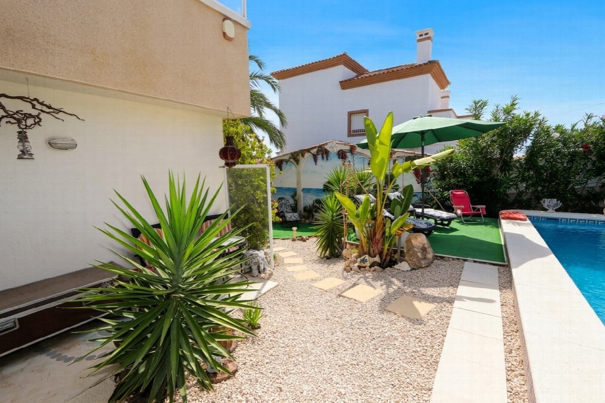 3 bedroom Villa for sale in Alicante / Alacant city with pool garage - € 349,990 (Ref: 10020414)