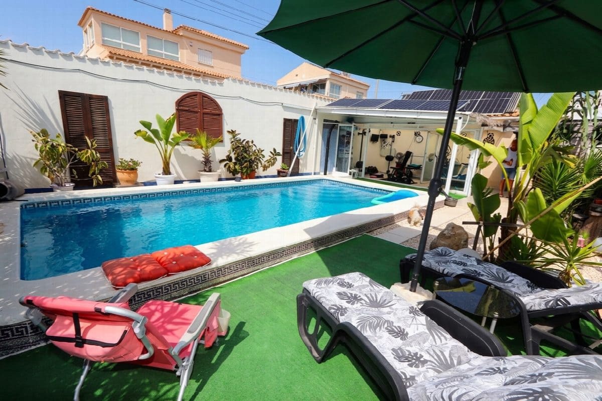 3 bedroom Villa for sale in Alicante / Alacant city with pool garage - € 349,990 (Ref: 10020414)