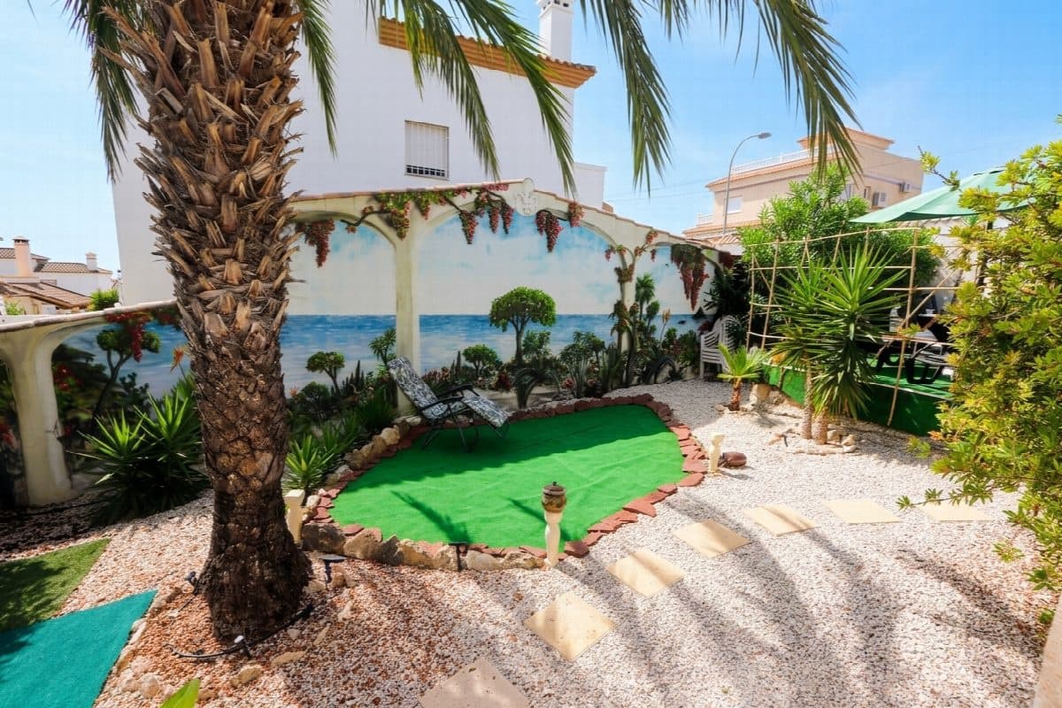 3 bedroom Villa for sale in Alicante / Alacant city with pool garage - € 349,990 (Ref: 10020414)